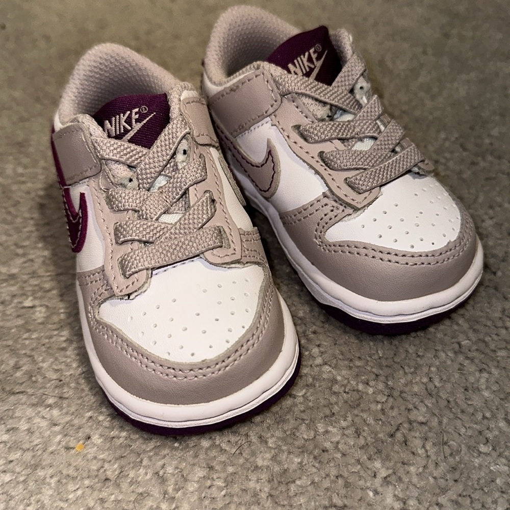 Brand new baby dunk low Nike size 3